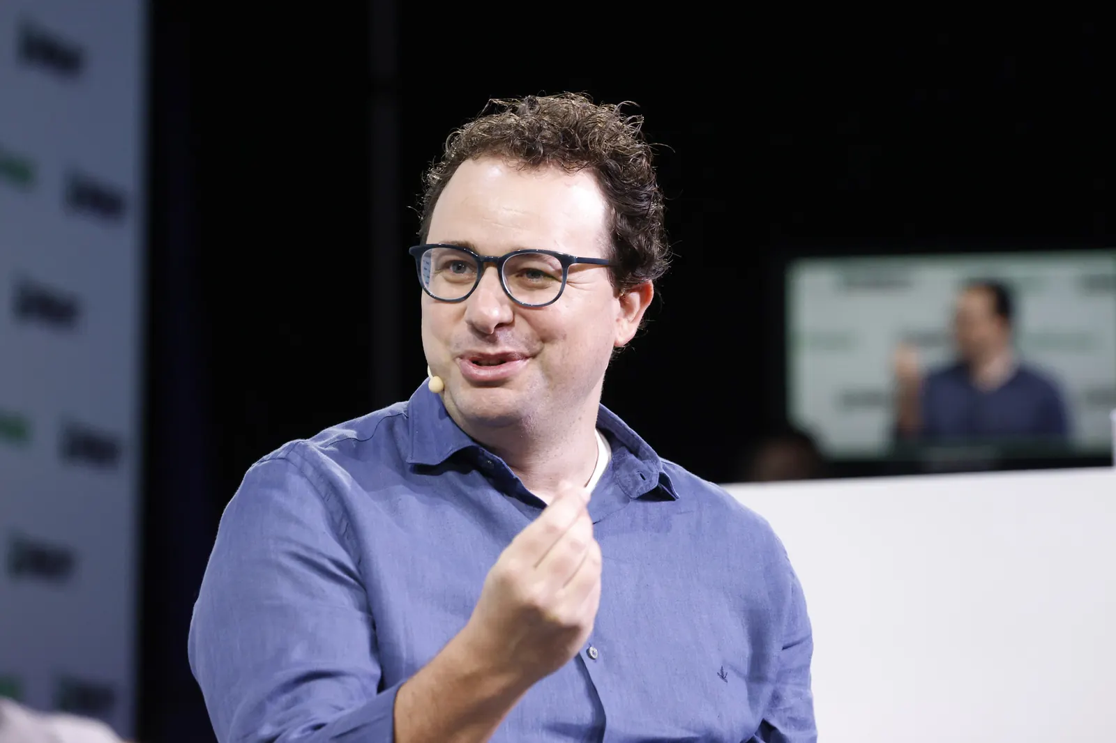 AI Leaders Call for a Frontier Slowdown as Trump Says 'Whoever Wins AI, Wins